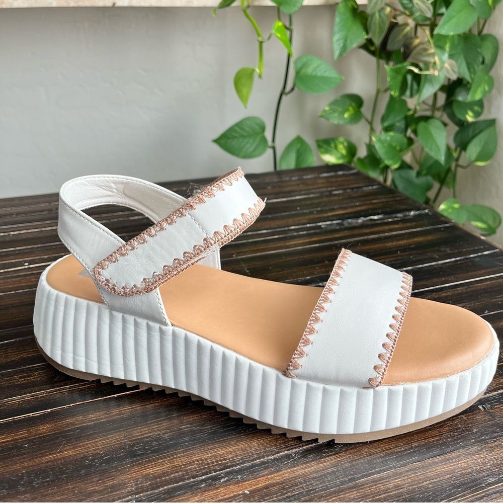 DV by Dolce Vita White Platform Sandal with Tan Stitching - Picture 2 of 14